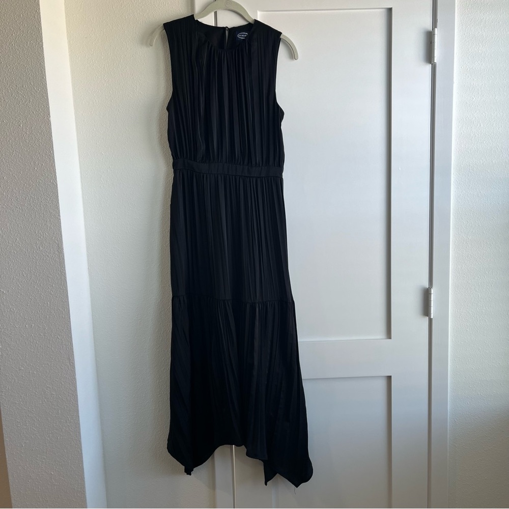 Elegant Black Sleeveless Dress